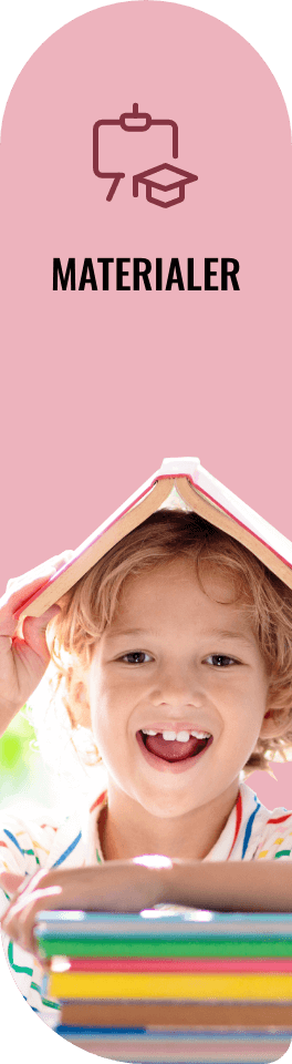 Barn med bog på hovedet